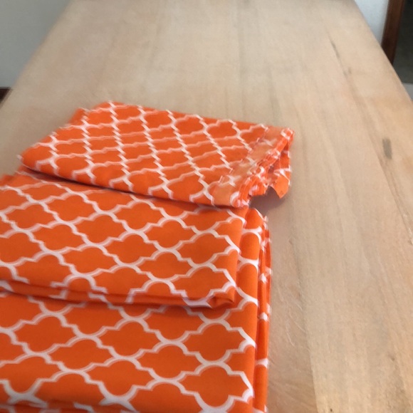 3 orange & white tablecloths - Picture 1 of 2